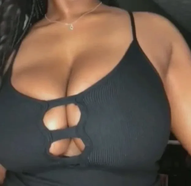 Daniela, 25