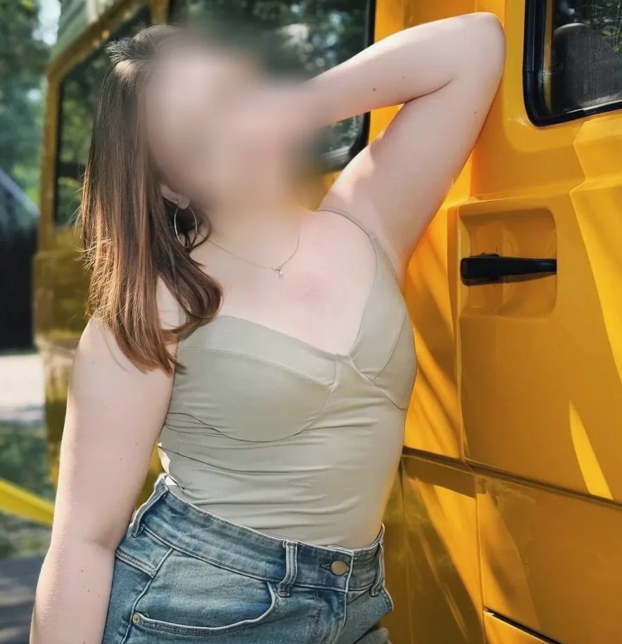 Emilia, 19