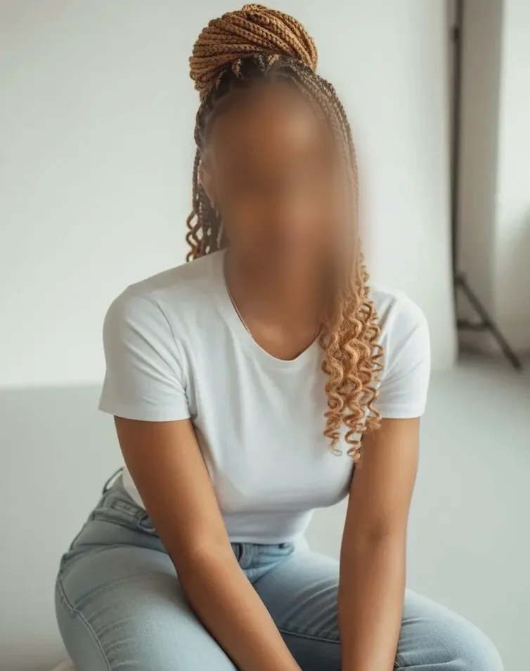 Maja, 28