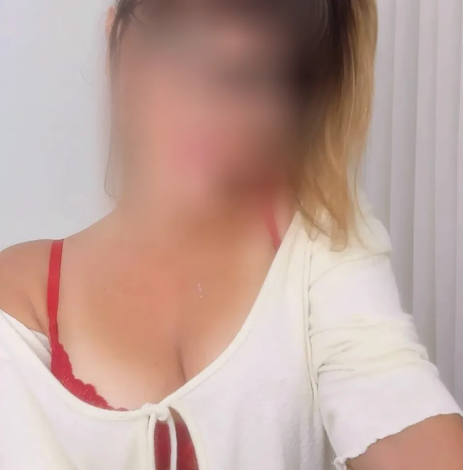 Selina, 28