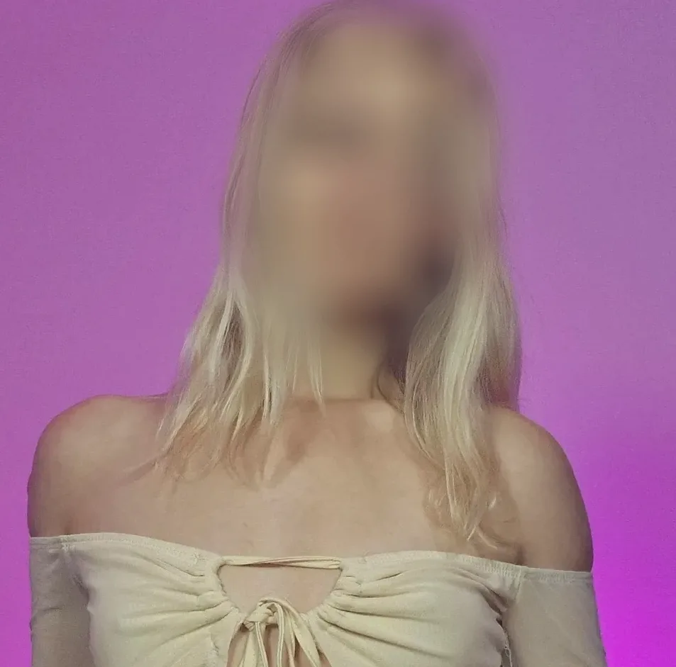 Sophie, 20
