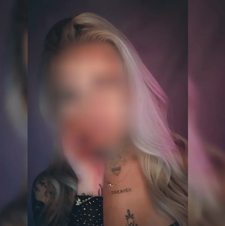 Zeynep, 26